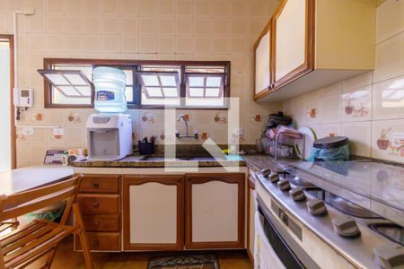 Casa à venda com 410m², 4 quartos e 3 vagas Casa à venda com 410m², 4 quartos e 3 vagasCozinha