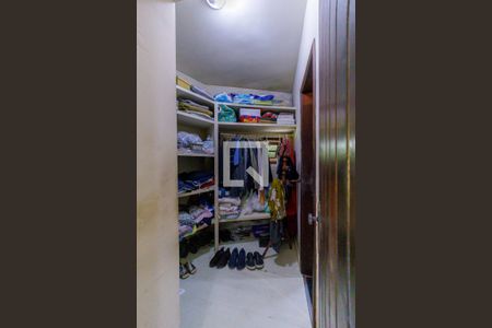 Casa à venda com 410m², 4 quartos e 3 vagas Casa à venda com 410m², 4 quartos e 3 vagasSuíte 1 Closet