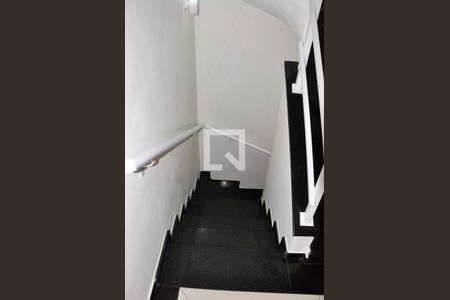 Casa à venda com 130m², 3 quartos e 2 vagas Casa à venda com 130m², 3 quartos e 2 vagasEscada Quartos