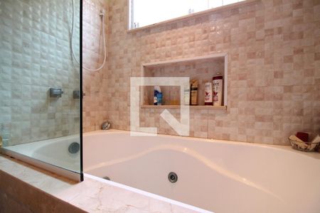 Casa à venda com 195m², 3 quartos e 3 vagasBanheiro da Suíte