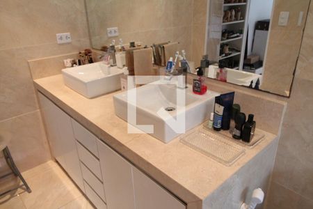 Casa à venda com 195m², 3 quartos e 3 vagasBanheiro da Suíte