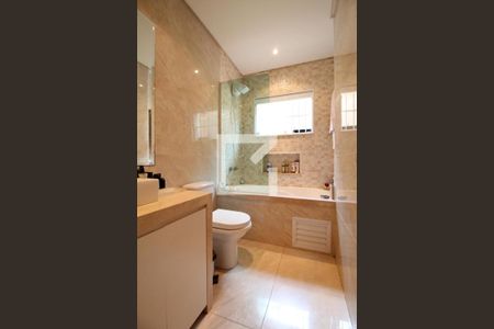 Casa à venda com 195m², 3 quartos e 3 vagasBanheiro da Suíte