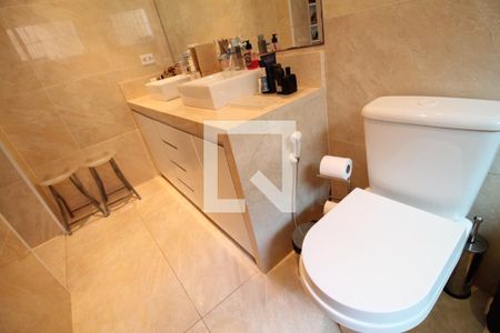 Casa à venda com 195m², 3 quartos e 3 vagasBanheiro da Suíte