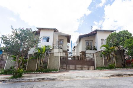 Casa de condomínio à venda com 77m², 2 quartos e 2 vagasFachada