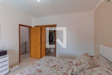 Casa à venda com 240m², 3 quartos e 2 vagasSuíte 1