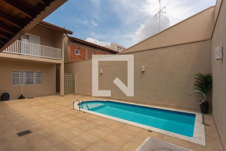 Casa à venda com 240m², 3 quartos e 2 vagasPiscina