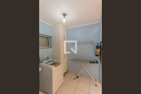 Casa à venda com 240m², 3 quartos e 2 vagasÁrea de Serviço