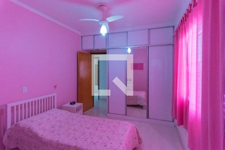 Casa à venda com 240m², 3 quartos e 2 vagasSuíte 2