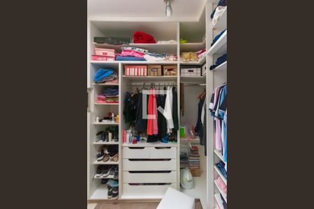 Casa à venda com 240m², 3 quartos e 2 vagasCloset da Suíte 1