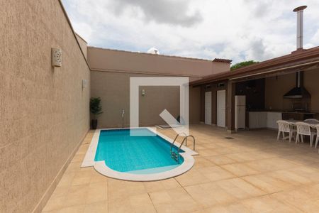 Casa à venda com 240m², 3 quartos e 2 vagasPiscina