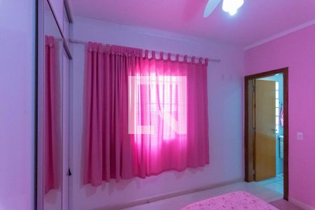 Casa à venda com 240m², 3 quartos e 2 vagasSuíte 2