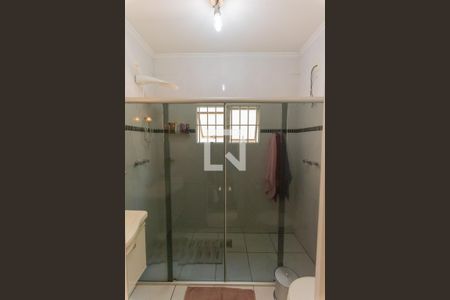 Casa à venda com 240m², 3 quartos e 2 vagasBanheiro da Suíte 1