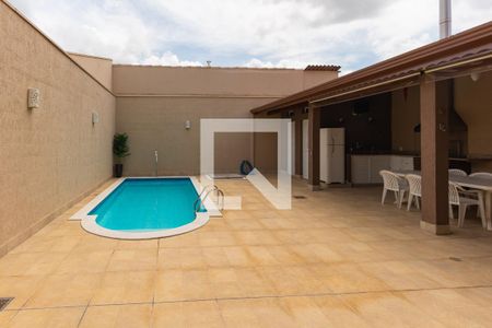 Casa à venda com 240m², 3 quartos e 2 vagasPiscina