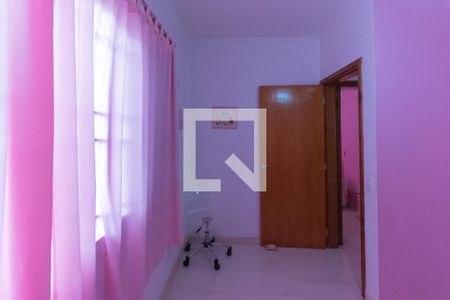 Casa à venda com 240m², 3 quartos e 2 vagasQuarto