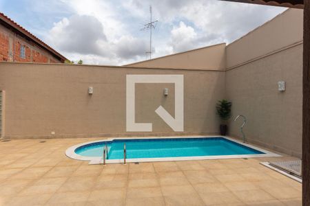 Casa à venda com 240m², 3 quartos e 2 vagasPiscina