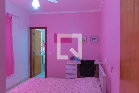 Casa à venda com 240m², 3 quartos e 2 vagasSuíte 2