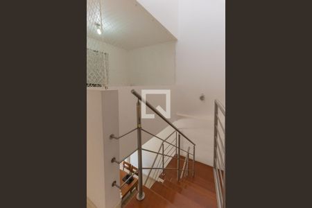 Casa à venda com 240m², 3 quartos e 2 vagasEscada