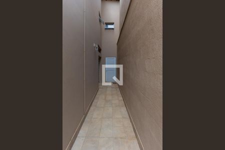 Casa à venda com 240m², 3 quartos e 2 vagasCorredor