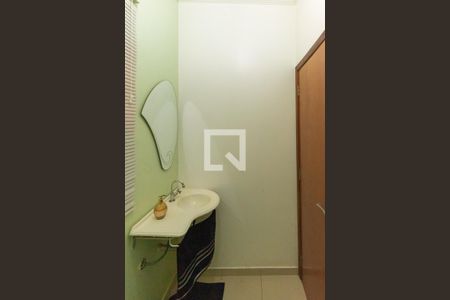 Casa à venda com 240m², 3 quartos e 2 vagasLavabo