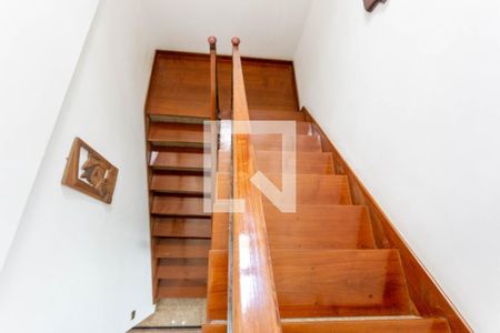 Apartamento à venda com 380m², 3 quartos e 5 vagas Apartamento à venda com 380m², 3 quartos e 5 vagasEscada