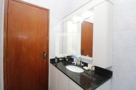 Casa de condomínio à venda com 239m², 3 quartos e 5 vagasBanheiro Social