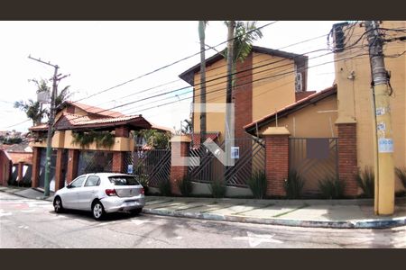 Casa de condomínio à venda com 239m², 3 quartos e 5 vagasFachada