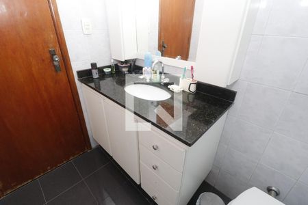 Casa de condomínio à venda com 239m², 3 quartos e 5 vagasBanheiro Social