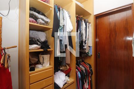 Casa de condomínio à venda com 239m², 3 quartos e 5 vagasCloset da suíte 1