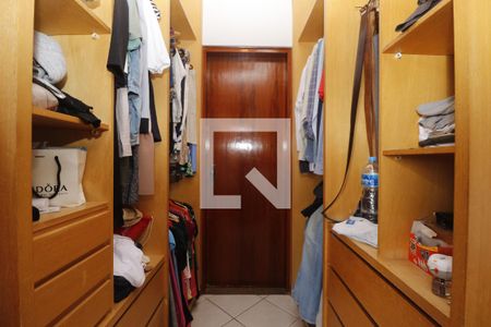 Casa de condomínio à venda com 239m², 3 quartos e 5 vagasCloset da suíte 1