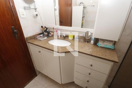 Casa de condomínio à venda com 239m², 3 quartos e 5 vagasBanheiro da Suíte 1