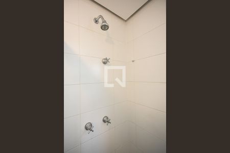 Apartamento para alugar com 66m², 3 quartos e 1 vaga Apartamento para alugar com 66m², 3 quartos e 1 vagaChuveiro do banheiro da suíte