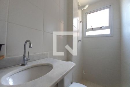 Banheiro de apartamento para alugar com 2 quartos, 57m² em Vila Satúrnia, Campinas