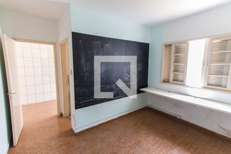 Casa à venda com 216m², 3 quartos e 3 vagasQuarto de Serviço