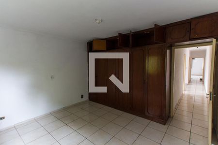 Casa à venda com 216m², 3 quartos e 3 vagasQuarto 2  