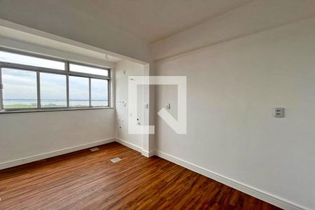 Apartamento à venda com 222m², 3 quartos e 2 vagas Apartamento à venda com 222m², 3 quartos e 2 vagasÁrea de Serviço