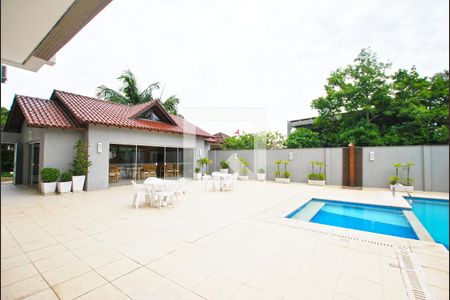 Apartamento à venda com 222m², 3 quartos e 2 vagasÁrea comum - Piscina