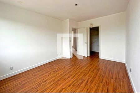 Apartamento à venda com 222m², 3 quartos e 2 vagas Apartamento à venda com 222m², 3 quartos e 2 vagasSuíte