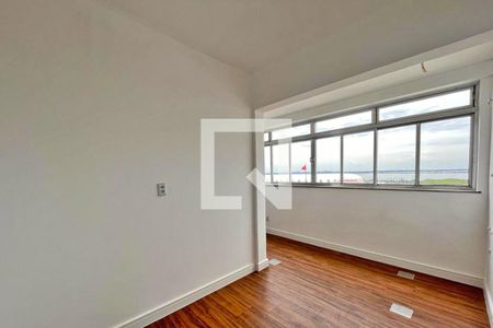 Apartamento à venda com 222m², 3 quartos e 2 vagas Apartamento à venda com 222m², 3 quartos e 2 vagasÁrea de Serviço