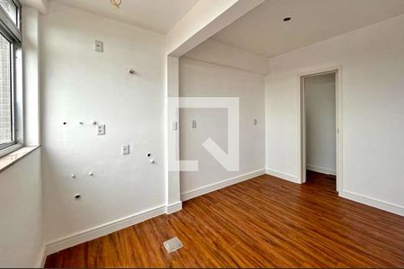 Apartamento à venda com 222m², 3 quartos e 2 vagas Apartamento à venda com 222m², 3 quartos e 2 vagasÁrea de Serviço