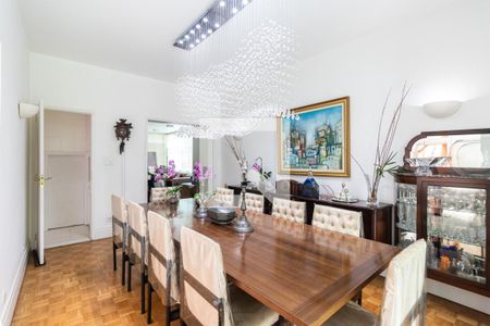 Casa para alugar com 5 quartos, 500m² em Pacaembu, São Paulo