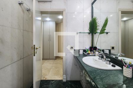 Apartamento para alugar com 450m², 4 quartos e 6 vagasBanheiro da Suíte 2