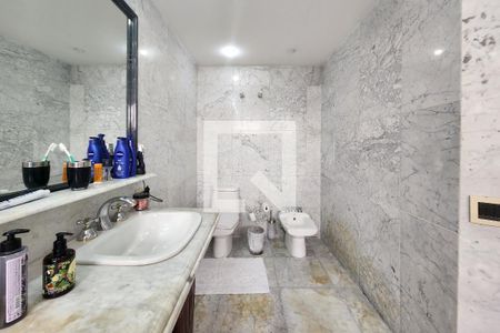 Apartamento para alugar com 450m², 4 quartos e 6 vagasBanheiro da Suíte 3