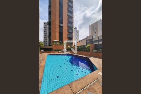 Apartamento para alugar com 450m², 4 quartos e 6 vagasÁrea comum - Piscina
