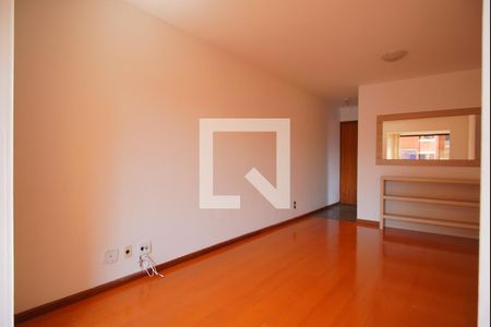 Sala  de apartamento para alugar com 3 quartos, 74m² em Chácara das Pedras, Porto Alegre