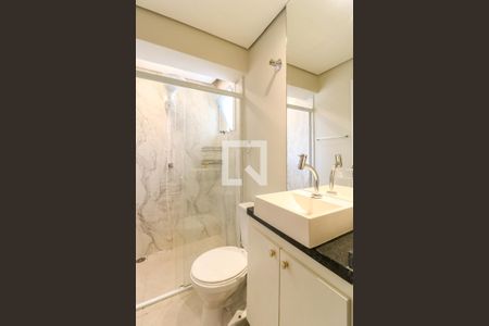 Banheiro de kitnet/studio para alugar com 1 quarto, 24m² em Chácara Santo Antônio (zona Sul), São Paulo