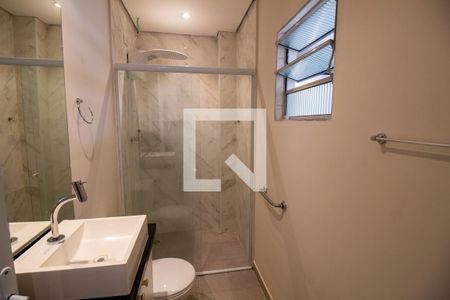 Banheiro de kitnet/studio para alugar com 1 quarto, 41m² em Chácara Santo Antônio (zona Sul), São Paulo