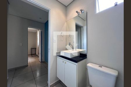 Banheiro de casa para alugar com 1 quarto, 37m² em Chácara Santo Antônio (zona Sul), São Paulo