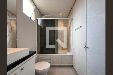Banheiro de casa para alugar com 1 quarto, 37m² em Chácara Santo Antônio (zona Sul), São Paulo
