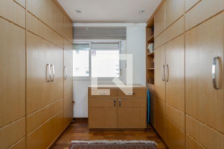 Apartamento à venda com 202m², 3 quartos e 3 vagasCloset Suíte 1