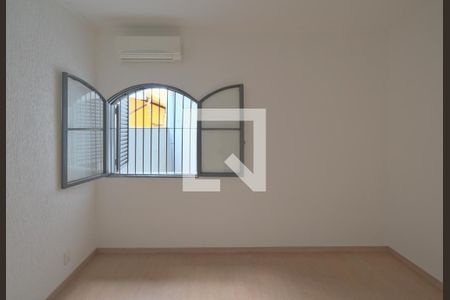 Casa à venda com 224m², 4 quartos e 3 vagasQuarto 1